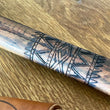 Cargar imagen en el visor de la galería, Hacha Tomahauk custom de Nil Fonseré, Tiger Maple con motivos tribales