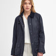 Cargar imagen en el visor de la galería, Chaqueta encerada Barbour Beadnell para mujer color AZUL Navy