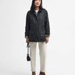 Cargar imagen en el visor de la galería, Chaqueta encerada Barbour Beadnell para mujer color VERDE