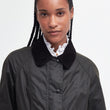 Cargar imagen en el visor de la galería, Chaqueta encerada Barbour Beadnell para mujer color verde Oliva (Classic)