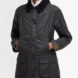 Cargar imagen en el visor de la galería, Chaqueta encerada Barbour Beadnell para mujer color verde Oliva (Classic)