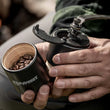 Cargar imagen en el visor de la galería, Molinillo de café manual Petromax en la naturaleza.