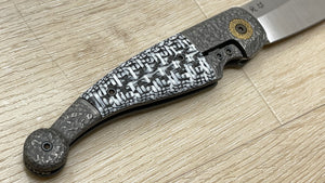 Navaja Gitano Gen 2, edición única, customizada a mano Por Gudy Van Poppel, Fat Carbon/Magnacut/ Titanio