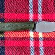 Cargar imagen en el visor de la galería, Cuchillo multitarea forjado Beetle de Alejandro Medrano, micarta verde
