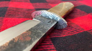 Cuchillo Custom “Southern Bowie” Nil Fonsere, cachas ataúd en carnero