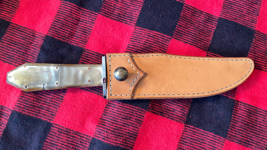 Cuchillo Custom “Southern Bowie” Nil Fonsere, cachas ataúd en carnero
