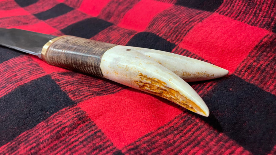 Cuchillo Custom Period Tristan de “Leyendas de Pasión” por Joan Pérez