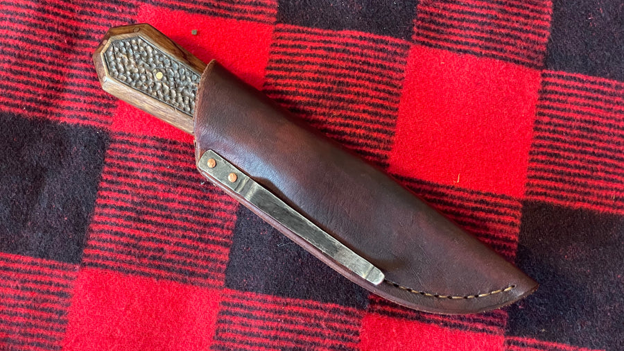 Cuchillo Custom “Tanatos Bowie” Nil Fonseré en retama texturizada