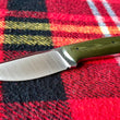 Cargar imagen en el visor de la galería, Cuchillo multitarea forjado Beetle de Alejandro Medrano, micarta verde
