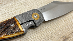 Navaja Gitano Gen 2, edición única, customizada a mano Por Gudy Van Poppel, Stag/Magnacut/ Titanio