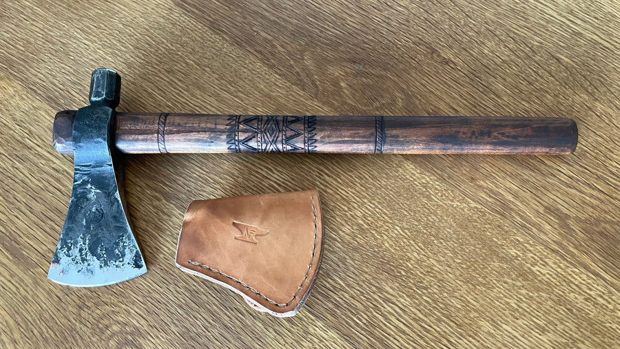 Hacha Tomahauk custom de Nil Fonseré, Tiger Maple con motivos tribales