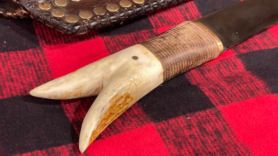Cuchillo Custom Period Tristan de “Leyendas de Pasión” por Joan Pérez