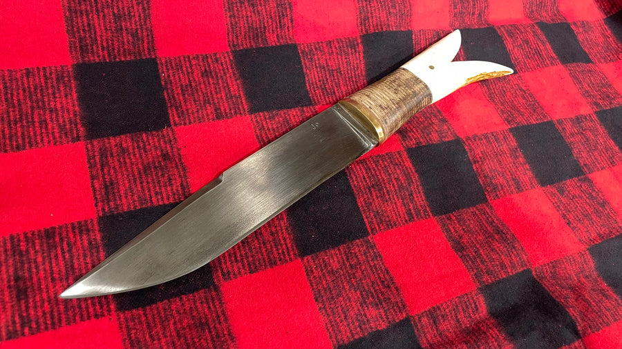 Cuchillo Custom Period Tristan de “Leyendas de Pasión” por Joan Pérez