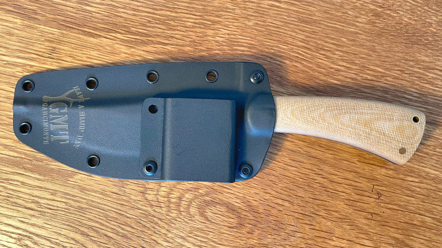 Cuchillo Garcimonte GMT Worker en cachas micarta rag coyote y funda Kydex