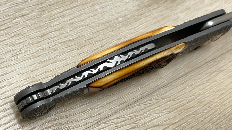 Navaja Gitano Gen 2, edición única, customizada a mano Por Gudy Van Poppel, Stag/Magnacut/ Titanio