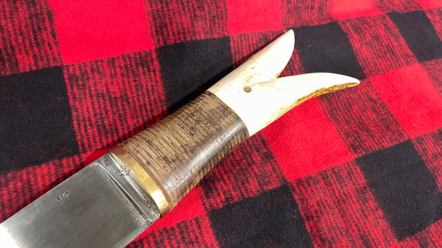 Cuchillo Custom Period Tristan de “Leyendas de Pasión” por Joan Pérez