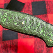 Cargar imagen en el visor de la galería, Cuchillo “Víbora” Damasteel RWL y cachas fat carbon Jungle War, de Alejandro Medrano

