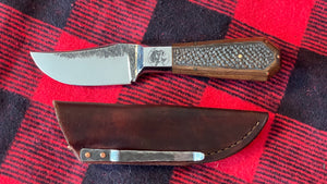 Cuchillo Custom “Tanatos Bowie” Nil Fonseré en retama texturizada