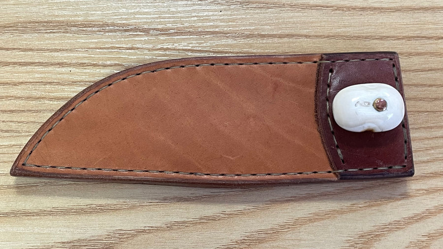 Cuchillo forjado  “Cowboy Bowie” de Nil Fonsere, con cuero, colmillo de facochero y gemelo a conjunto