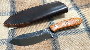 Cuchillo Nessmuk de Paco Margarit, con cachas de Tiger Maple. Modelo único hecho a mano.