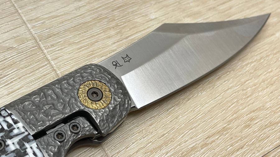 Navaja Gitano Gen 2, edición única, customizada a mano Por Gudy Van Poppel, Fat Carbon/Magnacut/ Titanio