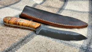 Cuchillo Nessmuk de Paco Margarit, con cachas de Tiger Maple. Modelo único hecho a mano.