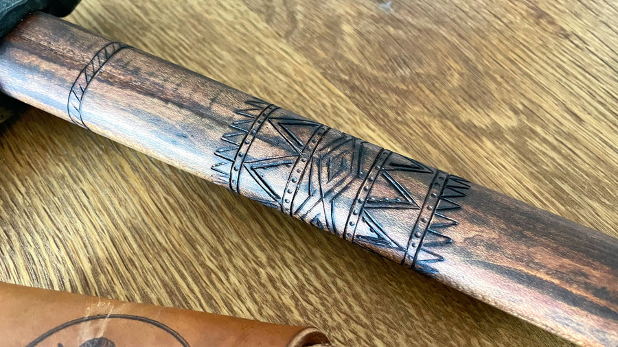 Hacha Tomahauk custom de Nil Fonseré, Tiger Maple con motivos tribales