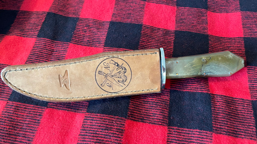 Cuchillo Custom “Southern Bowie” Nil Fonsere, cachas ataúd en carnero
