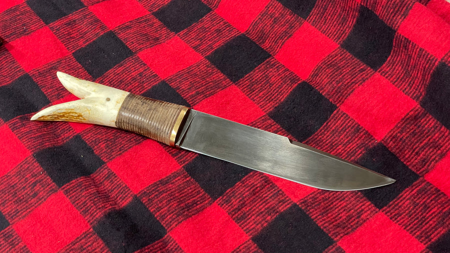 Cuchillo Custom Period Tristan de “Leyendas de Pasión” por Joan Pérez