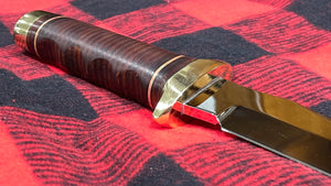Cuchillo Custom Sog Mac V  de Paco Margarit, cuero y latón