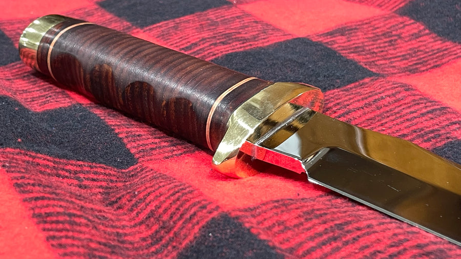 Cuchillo Custom Sog Mac V  de Paco Margarit, cuero y latón