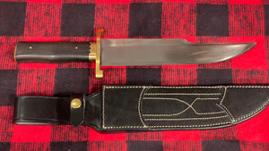 Cuchillo Bowie “Iron Mistress”de Joan Pérez con guarda doble en latón y granadillo.