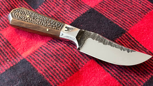 Cuchillo Custom “Tanatos Bowie” Nil Fonseré en retama texturizada