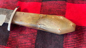 Cuchillo Custom “Southern Bowie” Nil Fonsere, cachas ataúd en carnero