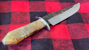 Cuchillo Custom “Southern Bowie” Nil Fonsere, cachas ataúd en carnero