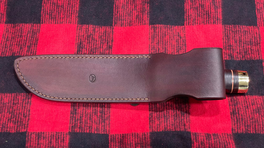 Cuchillo Custom Sog Mac V  de Paco Margarit, cuero y latón