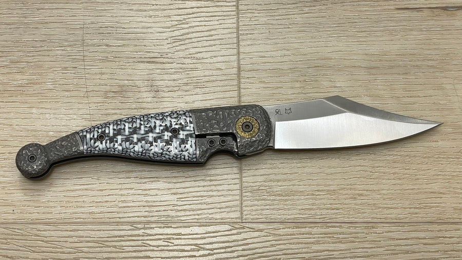 Navaja Gitano Gen 2, edición única, customizada a mano Por Gudy Van Poppel, Fat Carbon/Magnacut/ Titanio