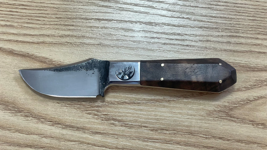 Cuchillo “Tanatos Bowie” integral Nil Fonsere, nogal Turco