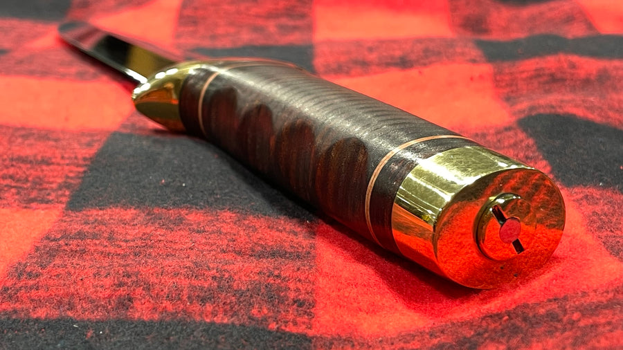 Cuchillo Custom Sog Mac V  de Paco Margarit, cuero y latón