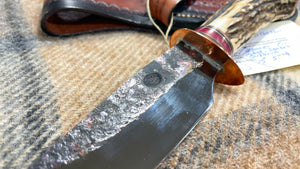 Cuchillo Alaskan forjado a mano de Paco Margarit, mango Sambar Premium.