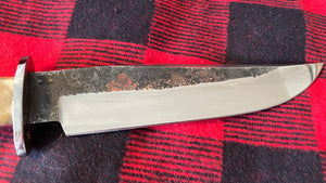 Cuchillo Custom “Southern Bowie” Nil Fonsere, cachas ataúd en carnero