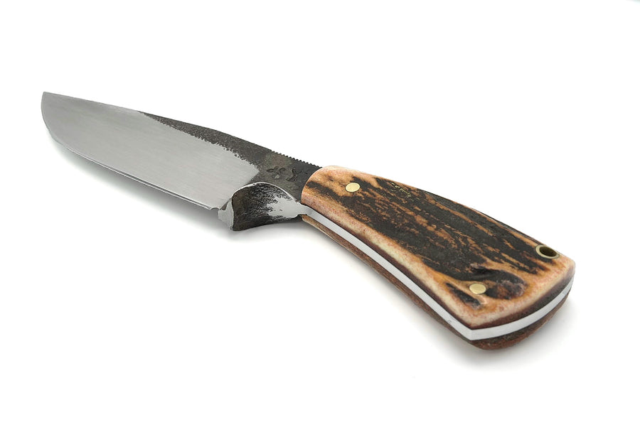 Cuchillo Custom Guillermo Garcimonte modelo Hunter, en cachas Sambar Ambar