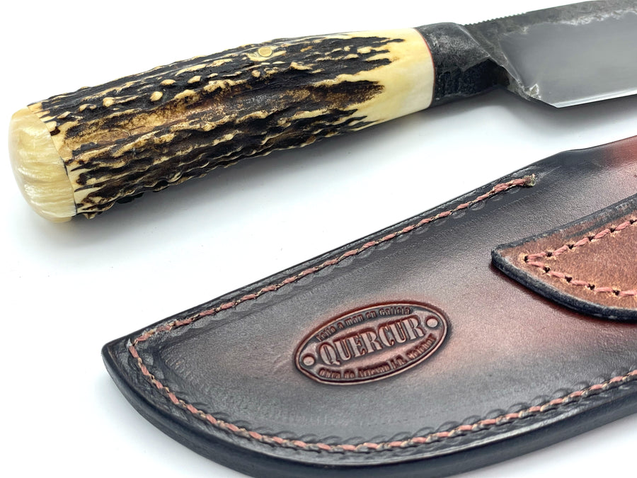 Cuchillo Integral con mango de Sambar y Musk Ox de Guillermo Garcimonte.