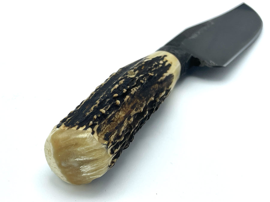 Cuchillo Integral con mango de Sambar y Musk Ox de Guillermo Garcimonte.