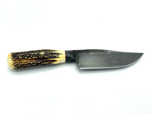 Cuchillo Integral con mango de Sambar y Musk Ox de Guillermo Garcimonte.