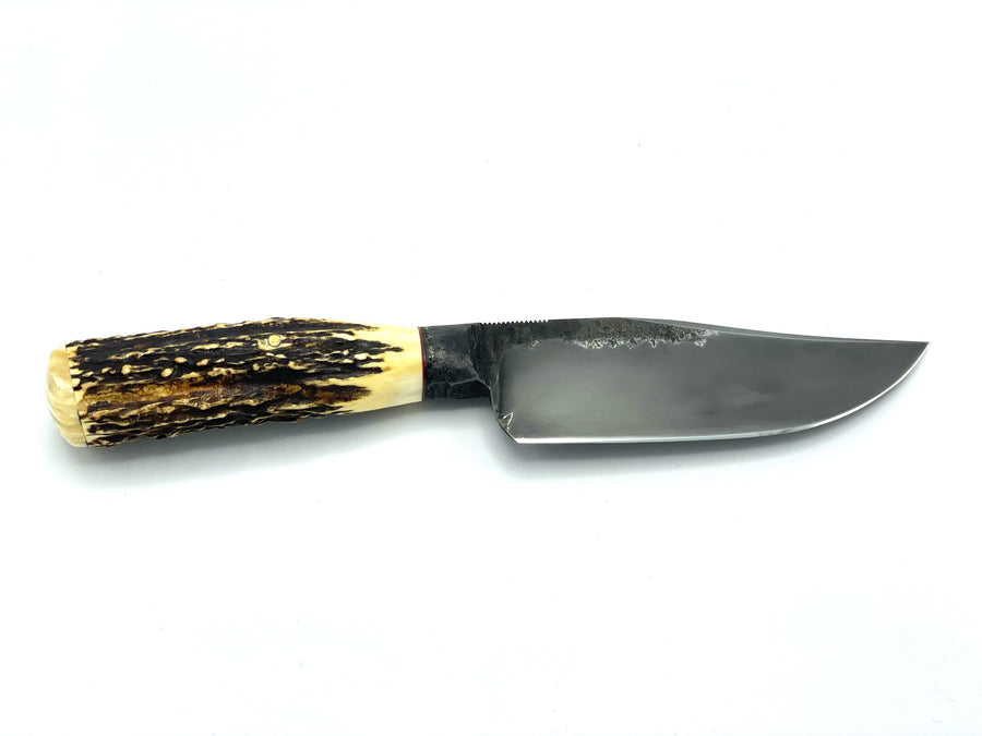 Cuchillo Integral con mango de Sambar y Musk Ox de Guillermo Garcimonte.